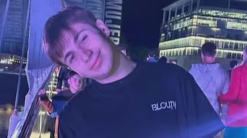 todonoticias's tweet card. El joven de 21 años había participado en una entrevista televisiva en la que denunciaba una entradera en la casa de sus abuelos.