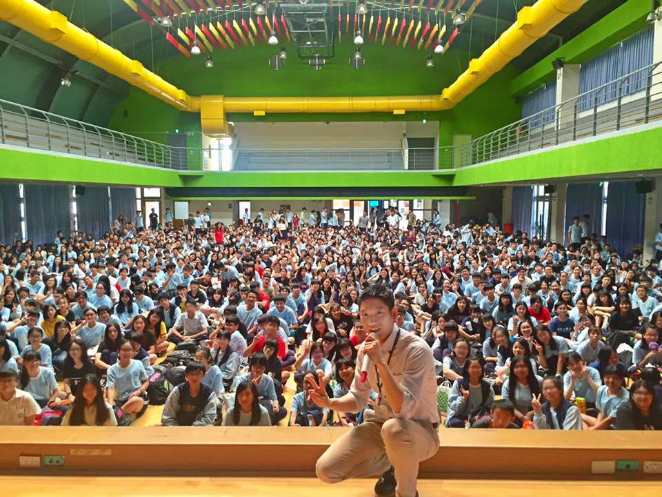 USCRossier's tweet card. As AI-powered tools enter the classroom, the role of the TESOL educator is evolving and adapting to new technologies without losing its human core.