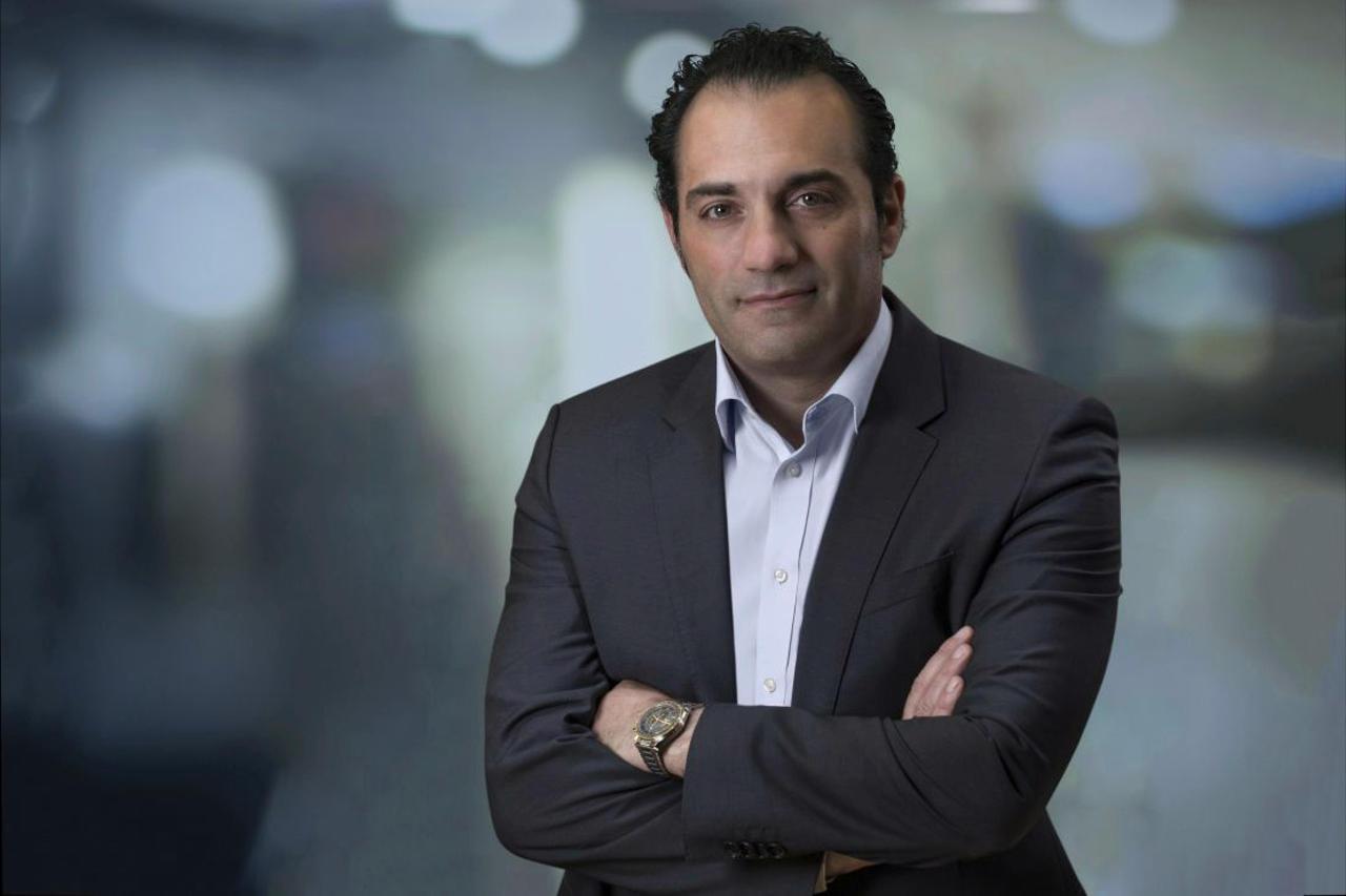 CfecgcPsamu's tweet card. Après avoir rassuré les États-Unis et l'Italie, Antonio Filosa veut désormais faire de même en France. Syndicats, concessionnaires, journal de 20 h, représentants de la filière… le patron de Stella...