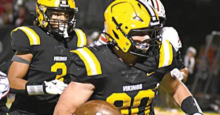 Tim_OBrien10's tweet card. St. Laurence senior running back Cory Les and the Vikings endured a frustrating first half in their Class 6A second-round game against Bradley-Bourbonnais.