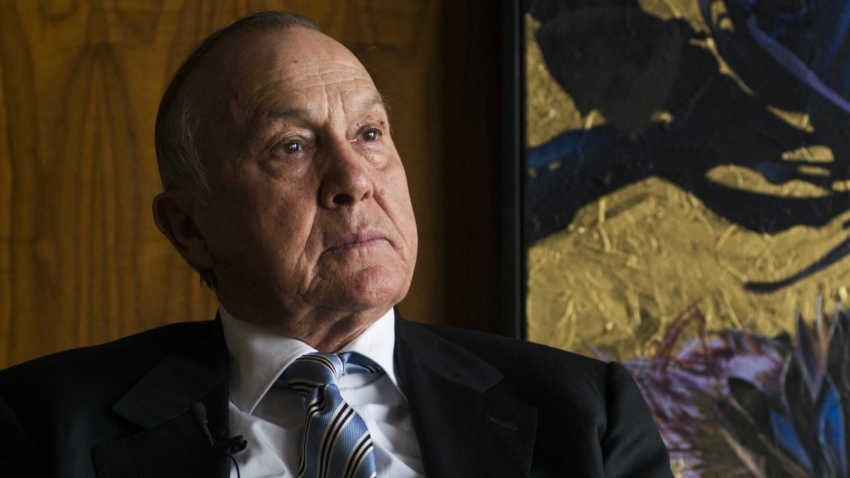 mybroadband's tweet card. One of South Africa’s most successful businessmen, Christo Wiese, says the country can be turned around in a year if the government gets out of the way.
