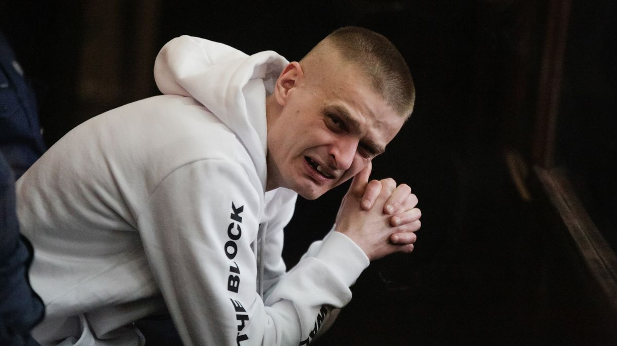 BathoryBetka's tweet card. Polák Tomasz Komenda, který byl nespravedlivě odsouzen na dlouhá léta do vězení, podlehl rakovině plic ve věku 46 let, napsala ve středu polská média. Počátkem roku server Onet uvedl, že prokuratura,...