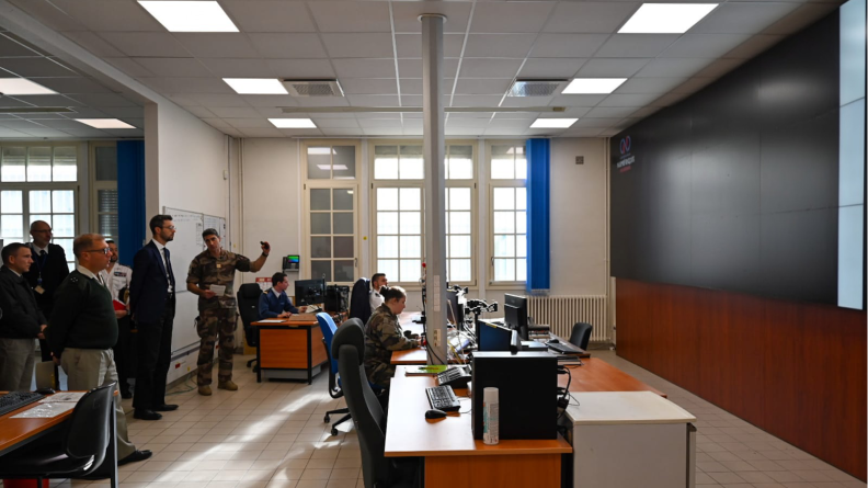 ComNumDef's tweet card. À l’heure de la compétition stratégique exacerbée, un simple incident de rupture de câble peut virer à la confrontation militaire dans laquelle les puissances utiliseront tous les leviers pour...