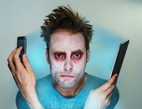 voicemaguk's tweet card. Beep Boop takes our obsession with screens to the stage.