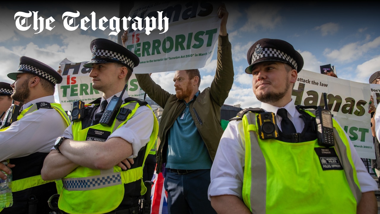 Telegraph's tweet card. Survey shows majority oppose PM’s decision to impose no conditions