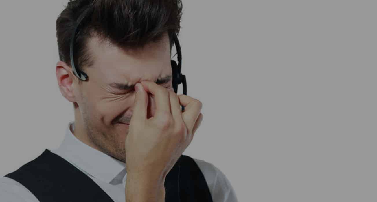 uncodebasware's tweet card. A l'heure où tous les experts de la relation client ne parlent que d'agents virtuels, de messageries instantanées ou de chatbots, force est de constater