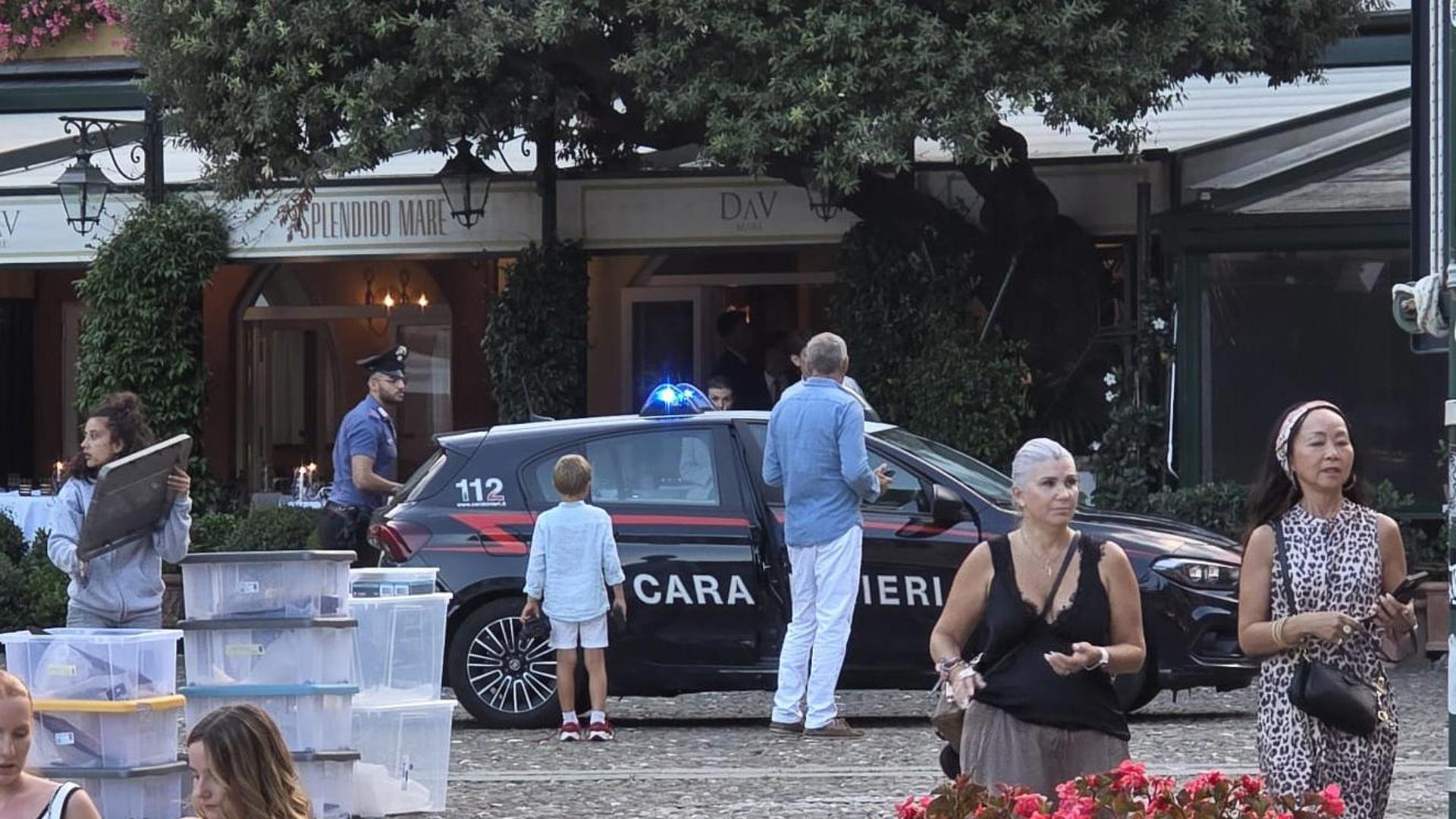 ayrvian's tweet card. Il proprietario del finto orologio di lusso ha preferito non presentare denuncia