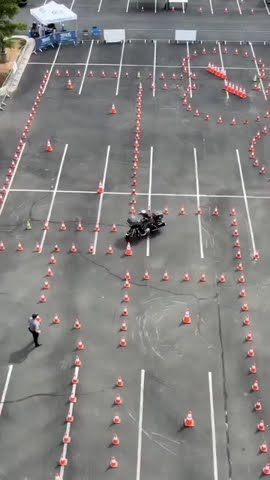 saravanashivan's tweet card. வெளிநாட்டில் ஓட்டுநர் உரிமம் எடுக்கும்தேர்வு இப்படி...* *நம்ம ஊரில்...