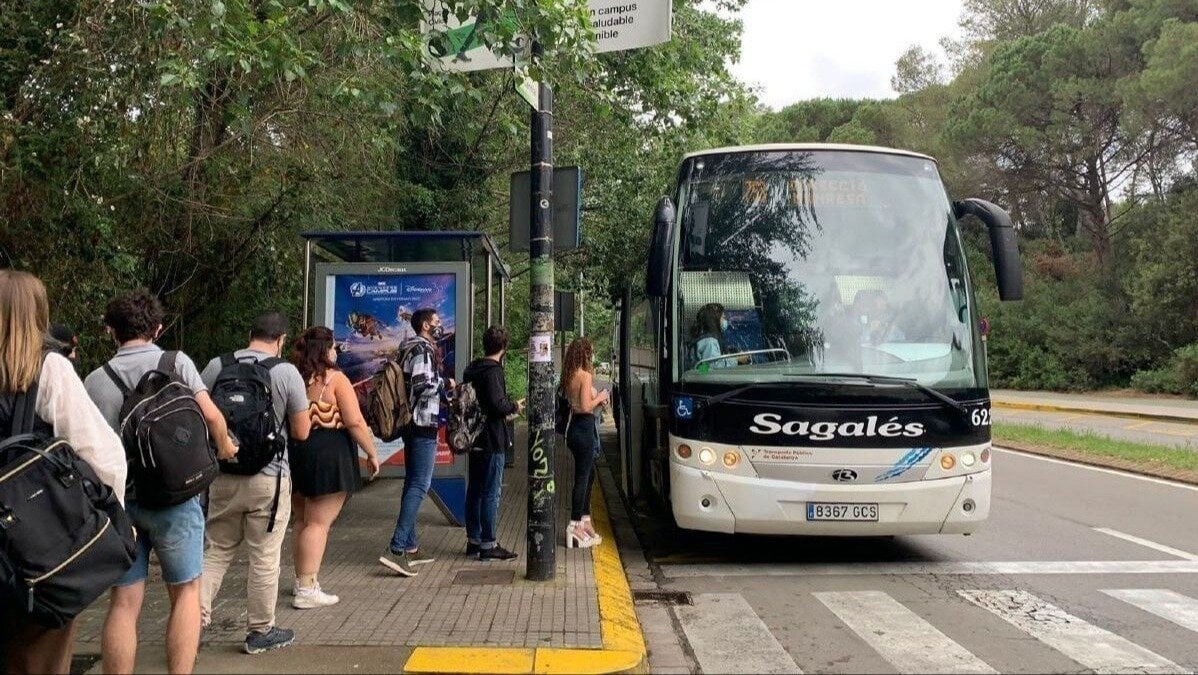 daviidsevilla's tweet card. Sol·licitud per a la Implementació d'un Servei d'Autobús des de Gavà, Castelldefels i Vila