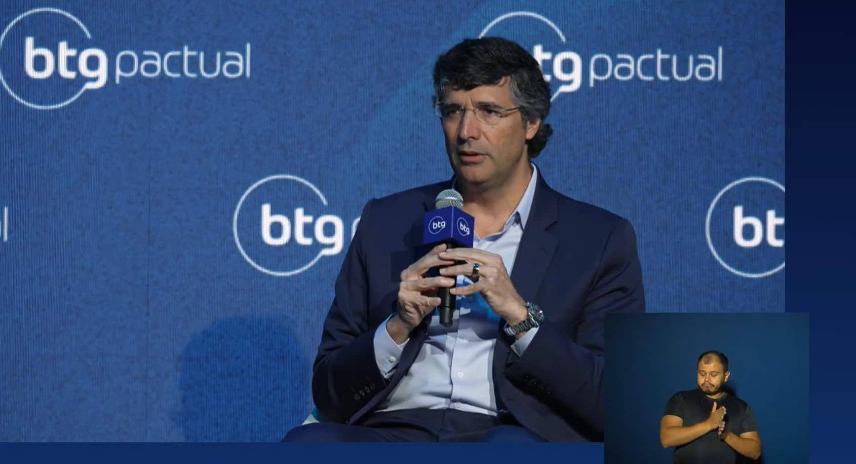 mclaramamae's tweet card. Chairman & sócio senior do BTG Pactual lembrou que o controle das contas públicas e das metas fiscais devem ser prioridade para o que ele chama de democracia funcional O segundo da CEO Conference...