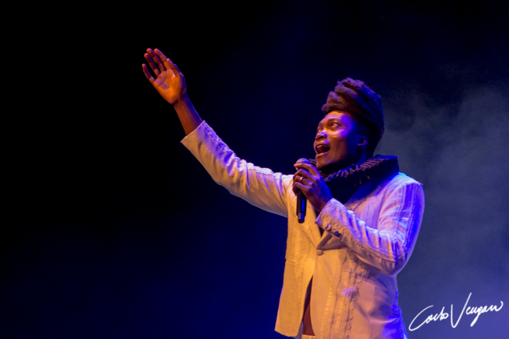 TheFrontRowIt's tweet card. Dopo il concerto all'Auditorium Parco della Musica di Roma il 15 maggio Benjamin Clementine è passato ieri al Teatro Celebrazioni di Bologna. Benjamin