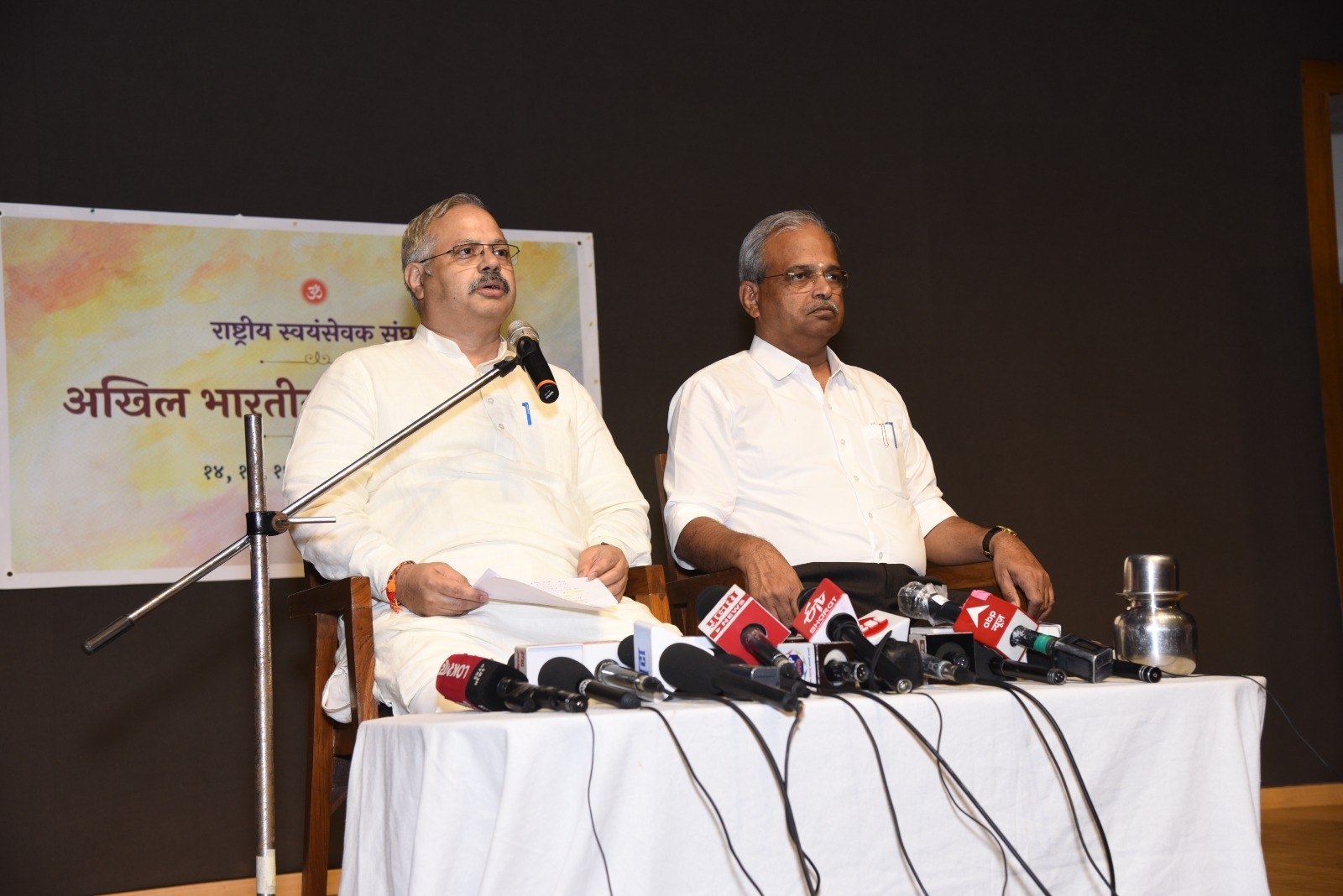 RSSorg's tweet card. राष्ट्रीय स्वयंसेवक संघ की अखिल भारतीय समन्वय बैठक 2023 पुणे में हो रही है, जिसमें 36 संगठनों के लगभग 266 प्रमुख पदाधिकारी सम्मिलित हो रहे हैं। पर्यावरण पूरक जीवनशैली, जीवन मूल्य आधारित परिवार...