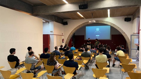 PythonGirona's tweet card. Bones Pythonistes! En aquesta sessió tenim un convidat molt especial! [@astrojuanlu](https://github.com/astrojuanlu) ens torna a visitar! 😍 L'esdeveniment serà el **dima