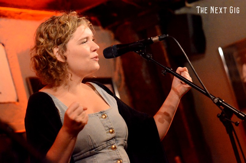 gig_next's tweet card. AMEN – De middag in Amen begon met een enorme teleurstelling. Wie de laatste paar dagen de socials van Ninalynn had gevolgd kon daarop lezen dat de zangeres uit Amersfoort enorm uitkeek naar haar o…