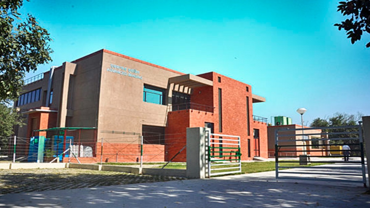 ShikshaDotCom's tweet card. IIT Kanpur's CDAP has launched a vision screening program aimed at promoting healthier futures for school children. Know details here