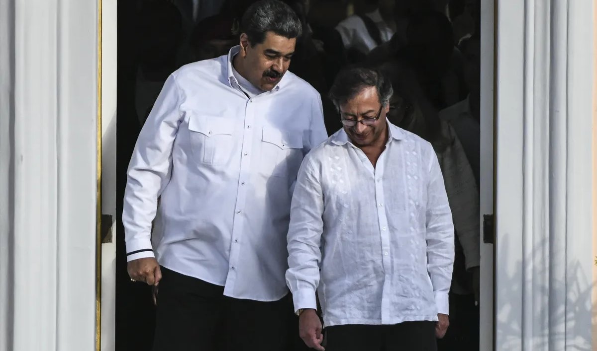 VersionFinal's tweet card. Colombia anunció su apoyo a un plan que permitiría al presidente venezolano, Nicolás Maduro, entregar el poder a un gobierno de transición encargado de