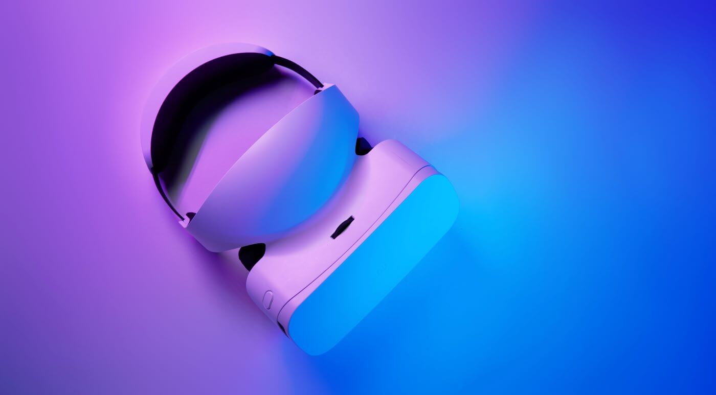 XR4Learning's tweet card. The death of VR has been heralded so often that it is a recurrent theme for journalists and commentators alike. It's not dead.