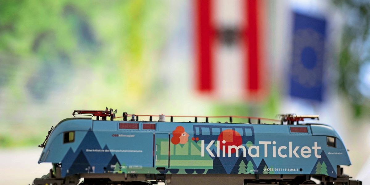 Musgit's tweet card. Das vor allem bei jungen Menschen beliebte Klimaticket dürfte doch nicht dem Sparstift zum Opfer fallen – das Gratisticket für 18-Jährige aber sehr wohl