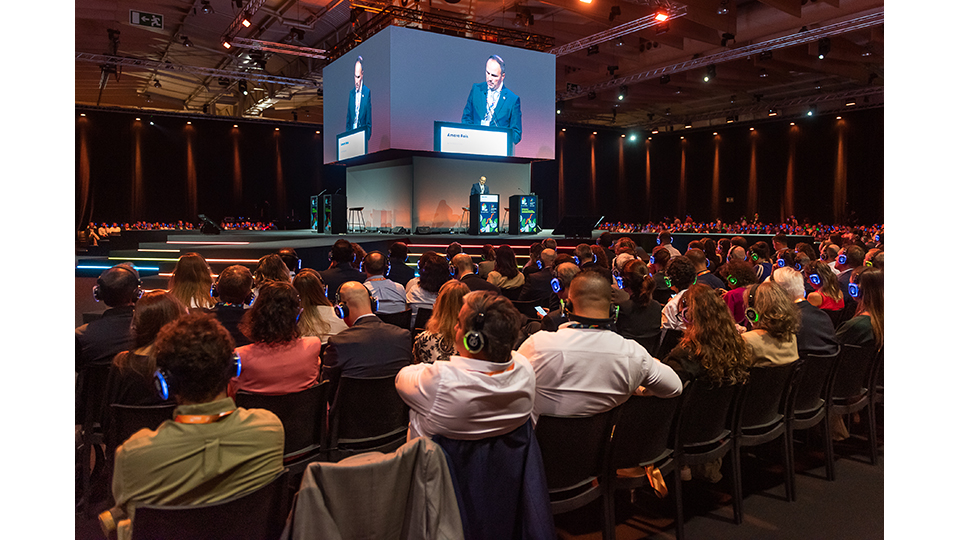 InterplastPT's tweet card. O Plastics Summit - Global Event 2025, organizado pela Associação Portuguesa de Indústria de Plásticos (APIP), reuniu mais de 1.250 participantes para um momento de reflexão e debate sobre o futuro...