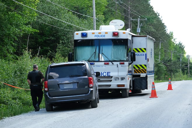 larevuecrap's tweet card. Le Bureau des enquêtes indépendantes (BEI) a ouvert une enquête après la découverte du cadavre d’une femme dans un bois de Stukely-Sud, dimanche.