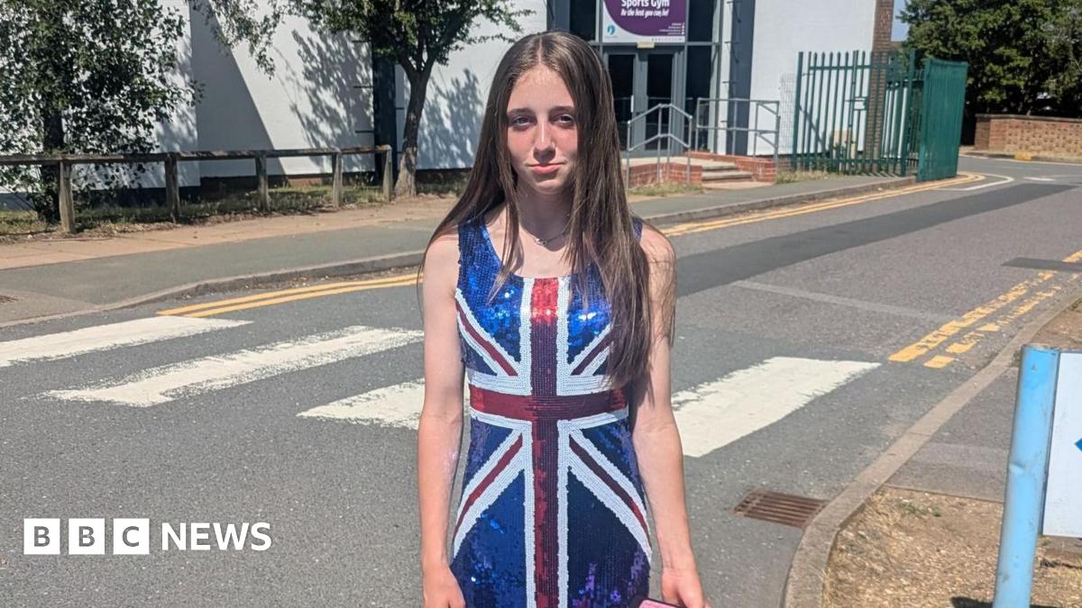 lemonwatcher's tweet card. Bilton School in Rugby apologised after preventing a pupil from making a speech at school while wearing a union jack dress.