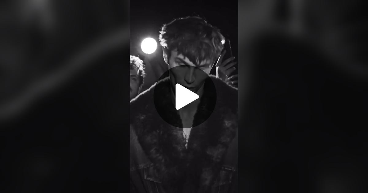 cucu_1013's tweet card. 「いいね」が3773件、コメントが189件。「Best job in the world 👀」