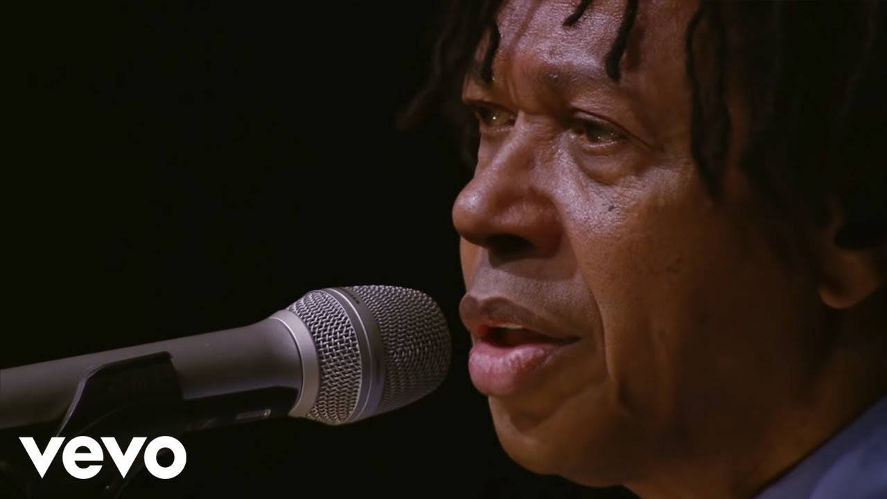 papademihijo's tweet card. Djavan - Oceano (Ao Vivo)