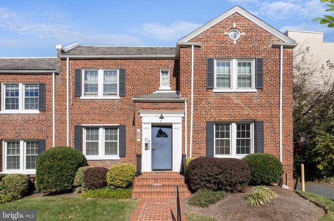 jim_daniel's tweet card. (BRIGHT MLS) 2 beds, 1 bath, 800 sq. ft. townhouse located at 921 Randolph St NW Unit B, Washington, DC 20011 sold for $388,500 on Jan 5, 2024. MLS# DCDC2116900. Welcome to Randolph Mews Condominium...