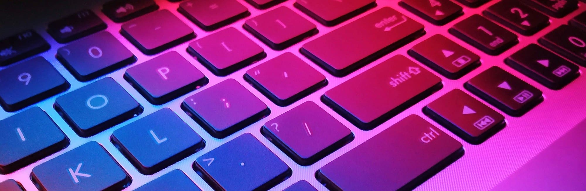 DropCapCopy's tweet card. How to outsource your copywriting successfully with this 4-step guide from a freelance copywriter. For copy and content that gets you found.