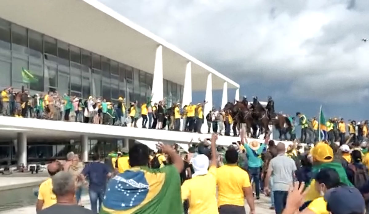 Pipoca_Moderna's tweet card. Entretenimento e cultura pop: cobertura diária de filmes, séries, música, realities, TV e celebridades.