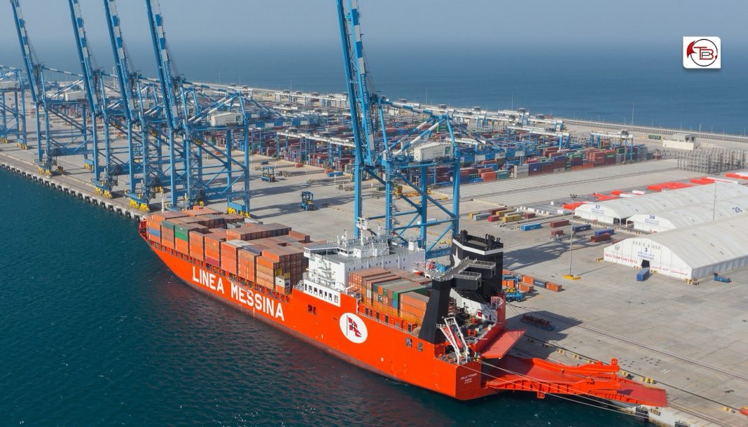 MaqsoodAsi's tweet card. گوادر پورٹ کے مالیاتی انتظامات سے متعلق حالیہ انکشافات نے بلوچستان میں معاشی استحصال کو مزید گہرا کر دیا ہے۔ سرکاری دستاویزات اور سینیٹ میں پیش کی گئی معلومات کے مطابق بلوچستان کے گوادر پورٹ سے حاصل...