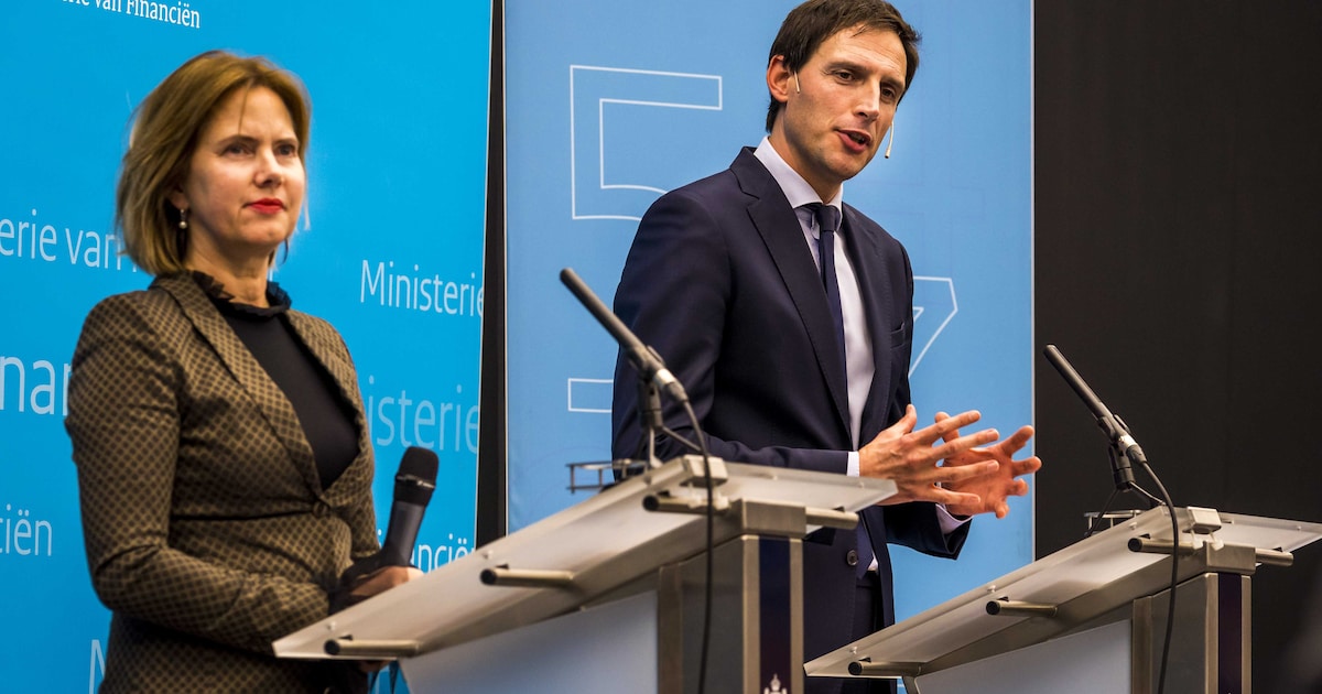 ooosting's tweet card. Het kabinet is aandeelhouder geworden van de holding Air France-KLM. De afgelopen dagen heeft de Staat een belang van 12,68 procent van de aandelen verworven. Minister Wopke Hoekstra heeft daar 680...