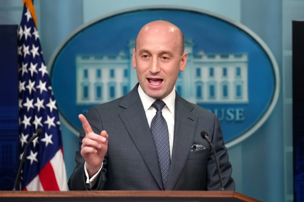VersionFinal's tweet card. El Asesor de Seguridad Nacional de los Estados Unidos, Stephen Miller, se refirió a Venezuela como una “amenaza” en términos de tráfico de drogas hacia