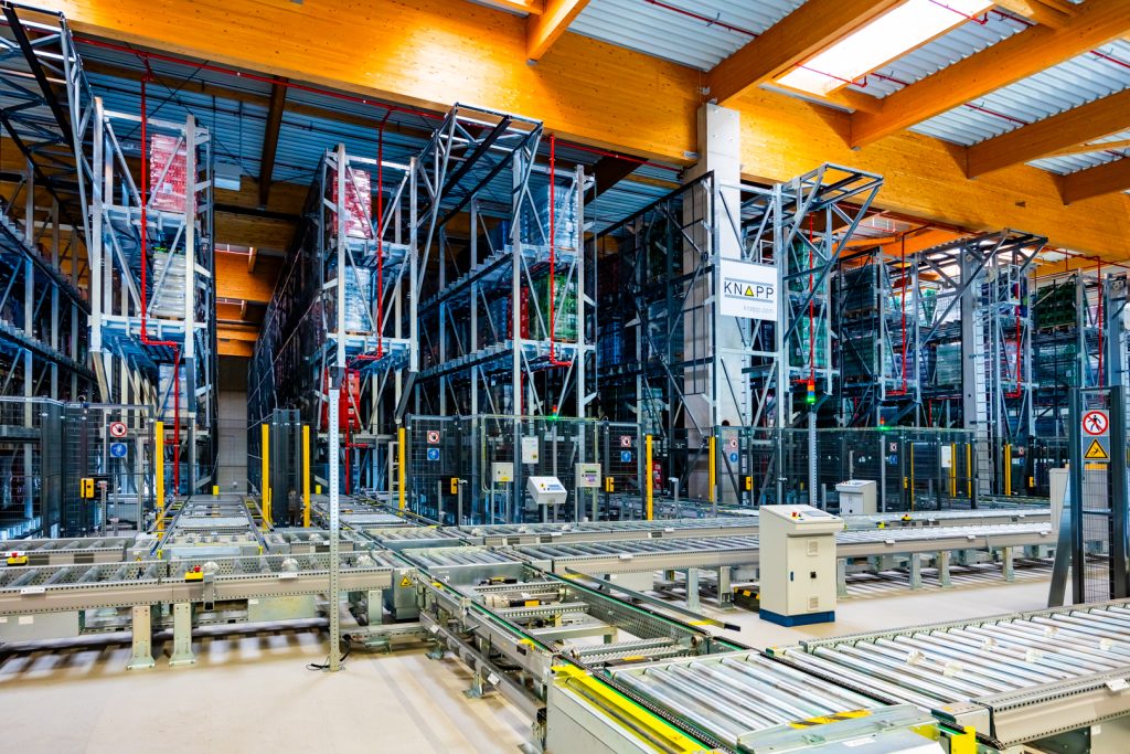 KNAPP_AG_de's tweet card. Food retailer SPAR automated their entire goods-in process with KNAPP, including a fully automatic high-bay racking system for pallets.