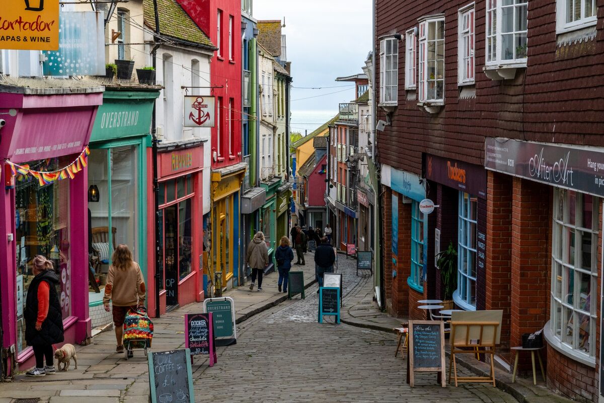 KeySignals's tweet card. UK consumer confidence tumbled in November, the British Retail Consortium said, as government hints about higher income tax in this month’s budget caused people to worry about the economy and their...