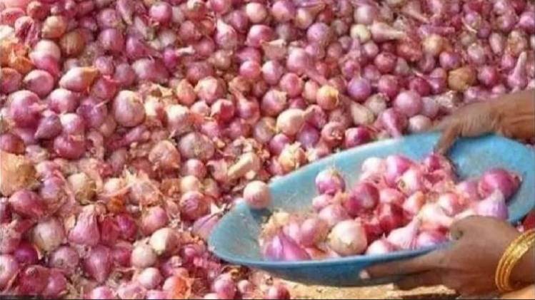 aajtak's tweet card. भारत में प्याज के दाम में जोरदार इजाफा होने पर अफगानिस्तानी व्यापारी यहां के बाजारों में प्याज बेचने को उत्साहित हुए हैं और अगर, प्याज का भाव यहां 30 रुपये प्रति किलो भी रहेगा तो अफगानिस्तान से प्याज...