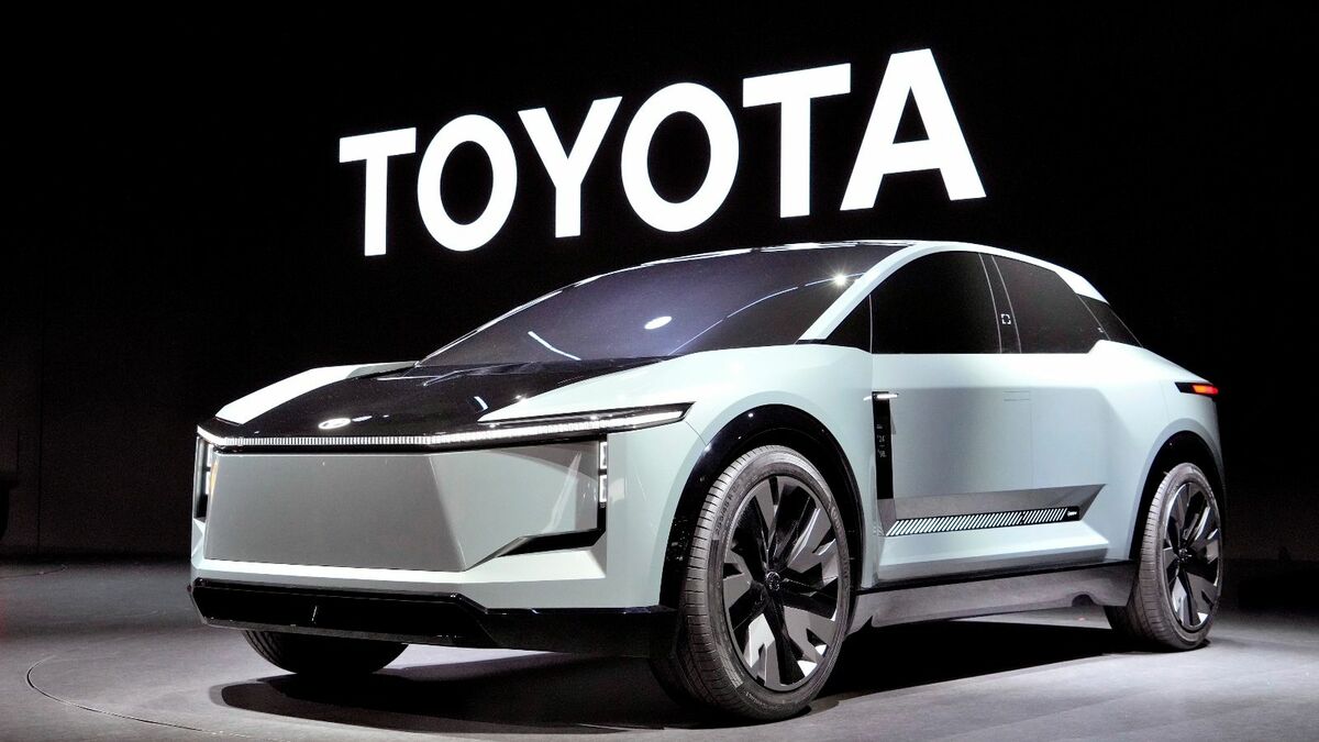 turtle_auto's tweet card. トヨタ自動車は11月1日、2024年3月期の純利益が過去最高の3.95兆円になる見込みと発表しました。従来予想の2.58兆円から上方修正した理由のうち約1兆円は円安効果ですが、その要因を除いても好調であることに変わ…