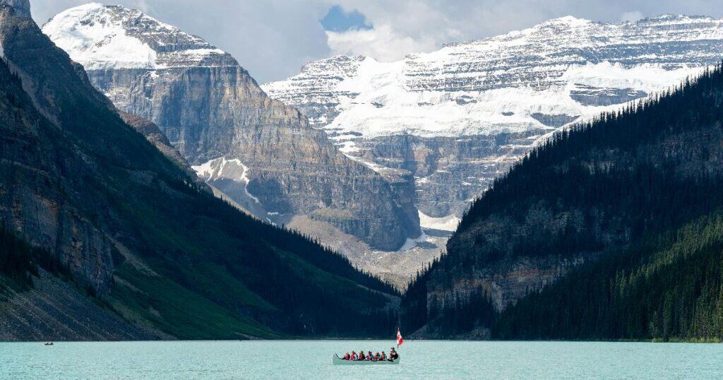 launchacademyhq's tweet card. A quick guide to help tour operators and DMCs understand the growing landscape of online travel agencies for custom and scheduled multi-day tours