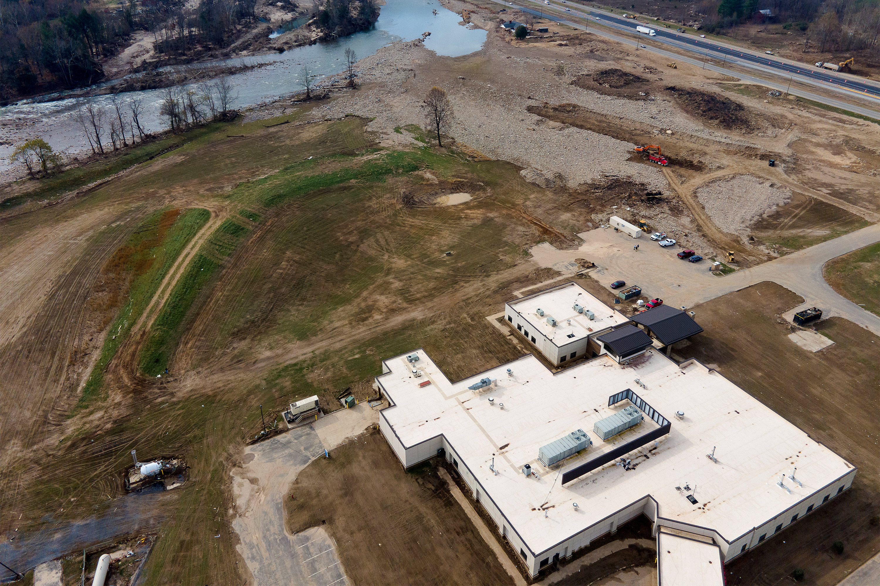 KFFHealthNews's tweet card. The helicopter evacuation of 70 people from a Tennessee hospital during Hurricane Helene is considered a success story. The building was destroyed by floodwaters, but no one died. In hindsight, why...