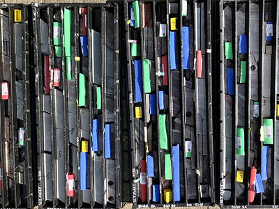 Project_INDEPTH's tweet card. What did the surface of Earth look like more than three billion years ago? What kinds of microbes lived there and when did they start producing oxygen? And what was the temperature and composition of