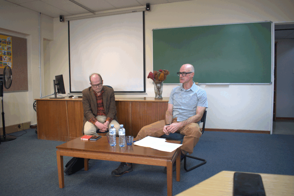 smf__news's tweet card. ’n Nuwe boek deur ’n Amerikaanse navorser moedig lesers aan om krities te dink oor die tegnologie wat hulle gebruik.