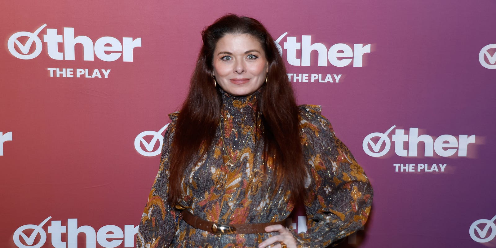 slocklear478's tweet card. Debra Messing, who has publicly supported Cuomo, has been criticized for sharing Islamophobic posts about New York City mayor-elect Zohran Mamdani.