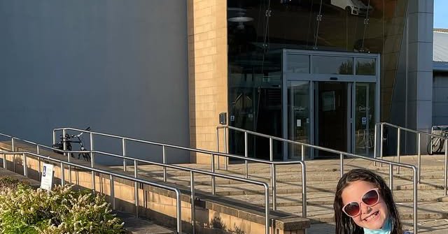 Tweet card summary image