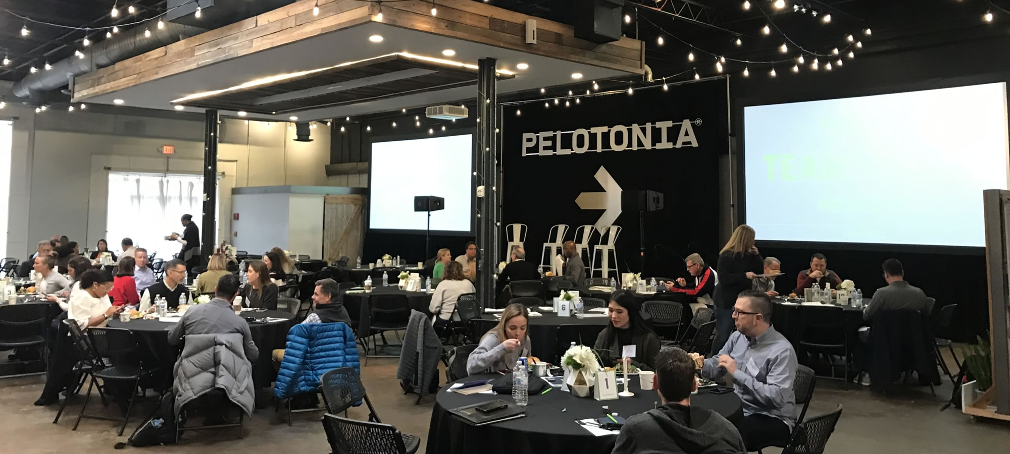 VueColumbus's tweet card. Vue provides customized meeting setups tailored to your next: Leadership Planning Session, Creative Brainstorming Meeting, Team Building, Retreat, Workshop, Training, Conference, Focus or User Group.