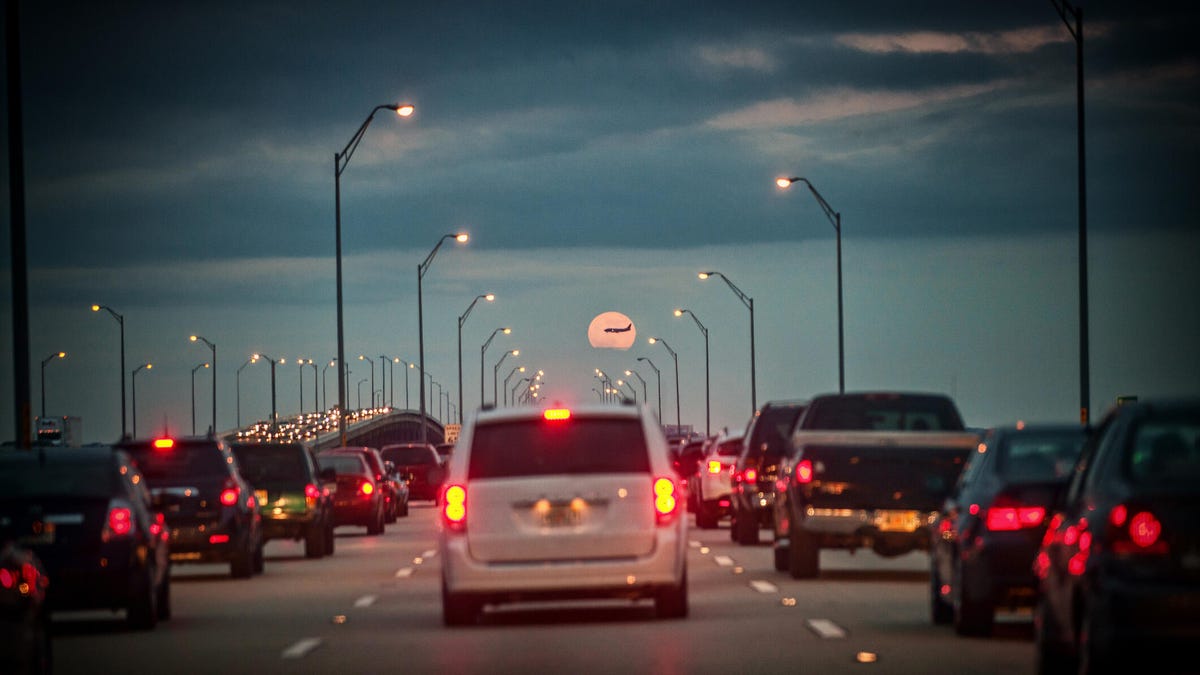 CNET's tweet card. Navigate the holidays like a pro by learning the best and worst times for travel as well as the busiest times to go Black Friday shopping.