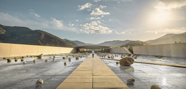 kyodonewsprwire's tweet card. ・Vik (No.1) in Millahue, Chile is named The World's Best Vineyard 2025, sponsored by Resy & Tock, an...