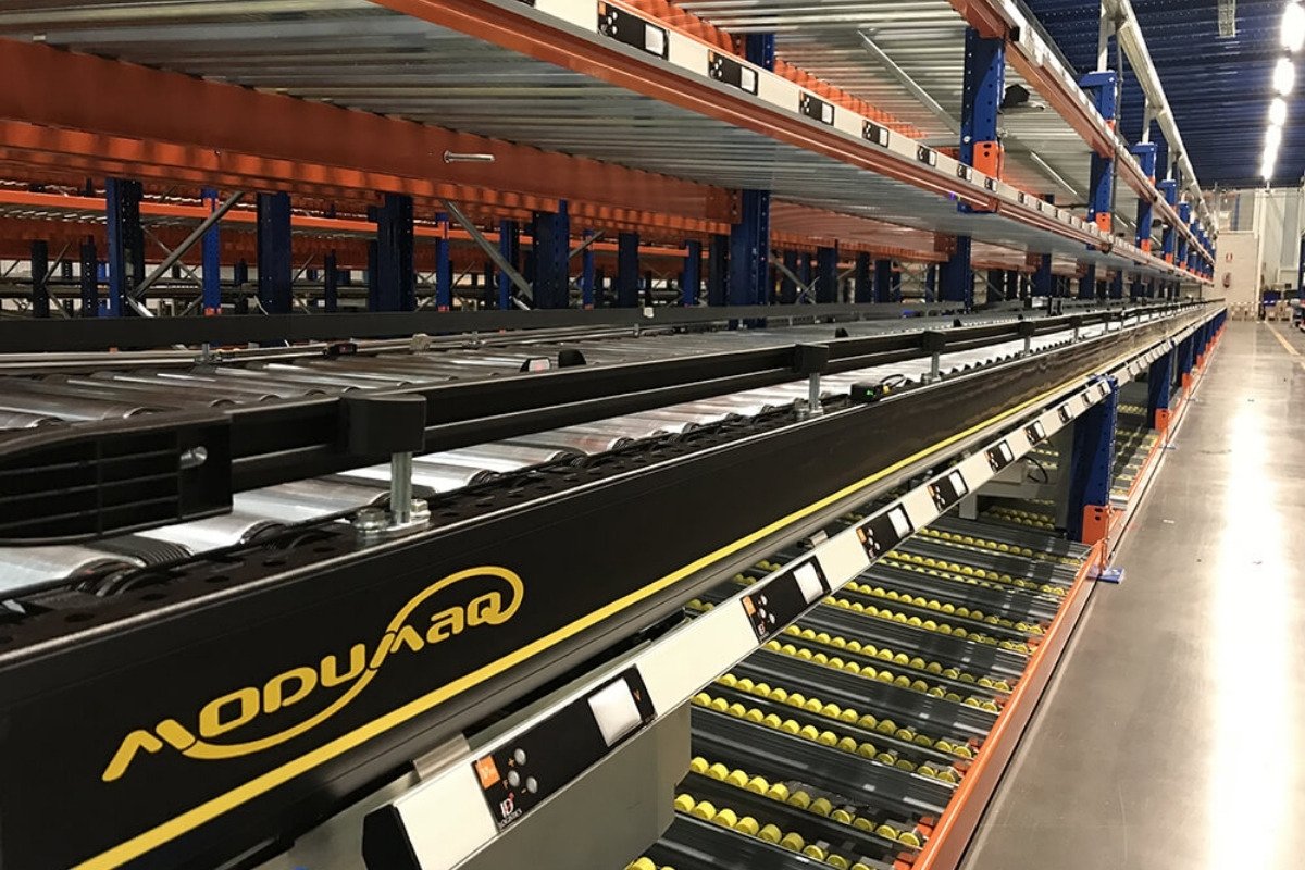 Modumaq's tweet card. El diseñador de soluciones a medida para la automatización intralogística, Modumaq, ha lanzado su nueva división de negocio: ATM. A raíz del crecimiento exponencial de la firma, la empresa se […]