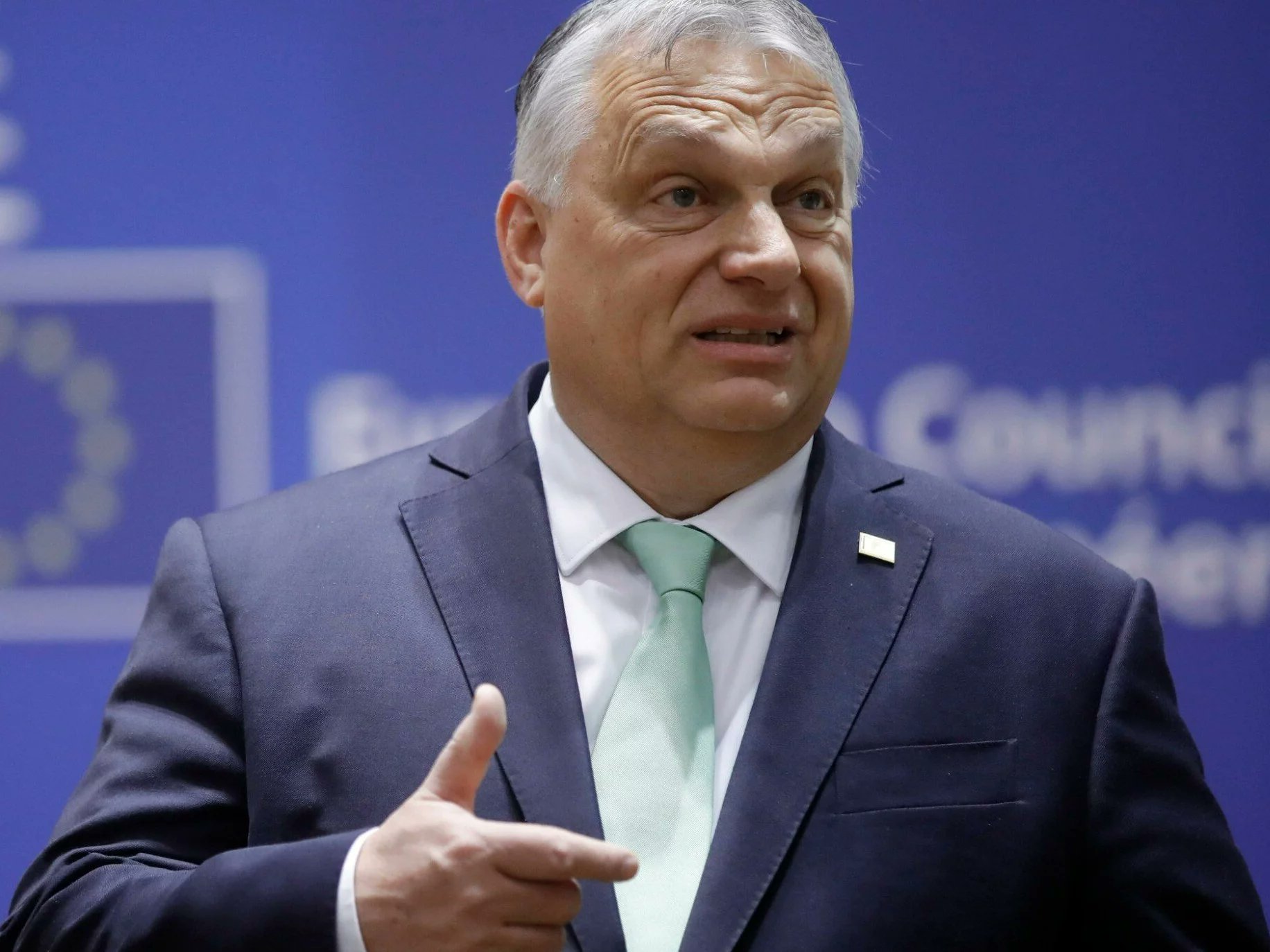 TadKapla's tweet card. Węgry poinformowały, że przekazano na ich terytorium grupę ukraińskich jeńców wojennych z Rosji.