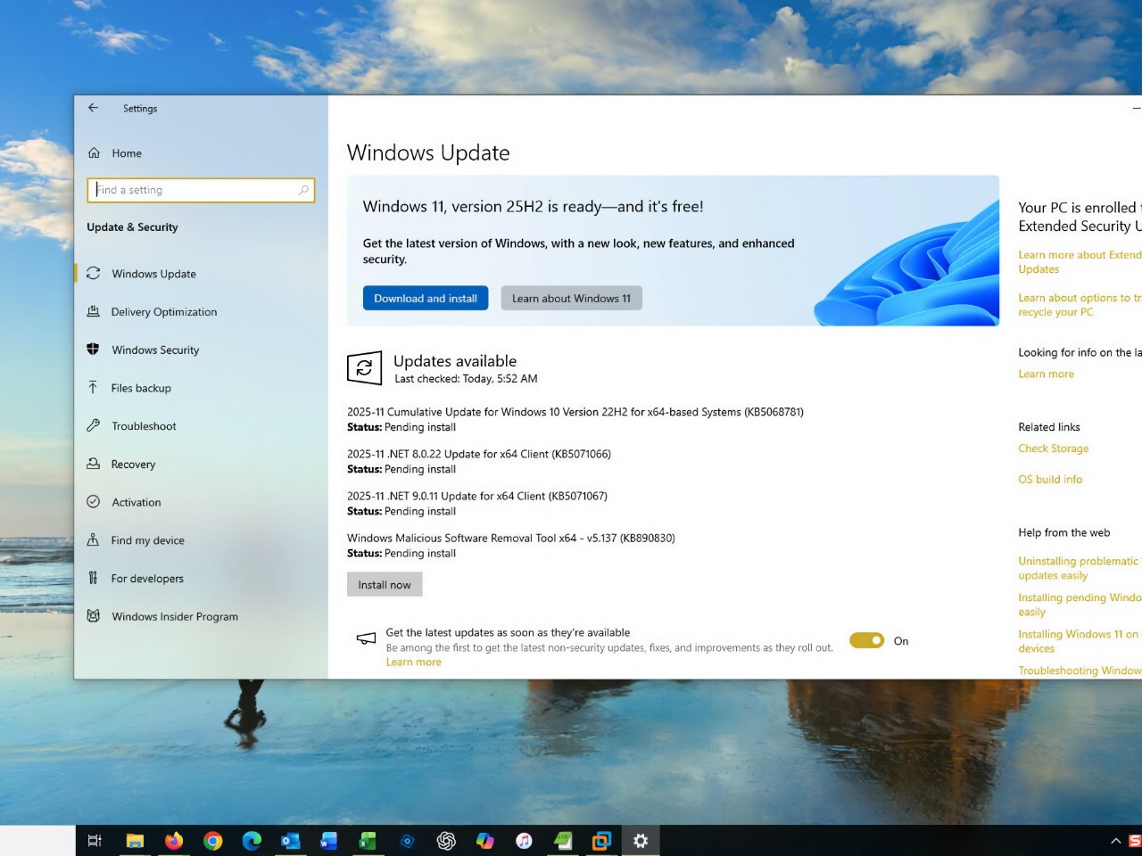 foxbook's tweet card. 「Windows 10」の「拡張セキュリティ更新」（ESU）プログラムに登録したユーザーに向けて、同プログラムによる最初のメジャーアップデートがリリースされた。