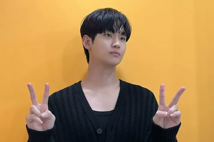 mistery910_zee's tweet card. Aktor Kim Soo Hyun sangat dtunggu oleh fansnya di Jepang untuk kembali ke layar kaca. Mereka beri dukungan penuh untuk sang aktor.